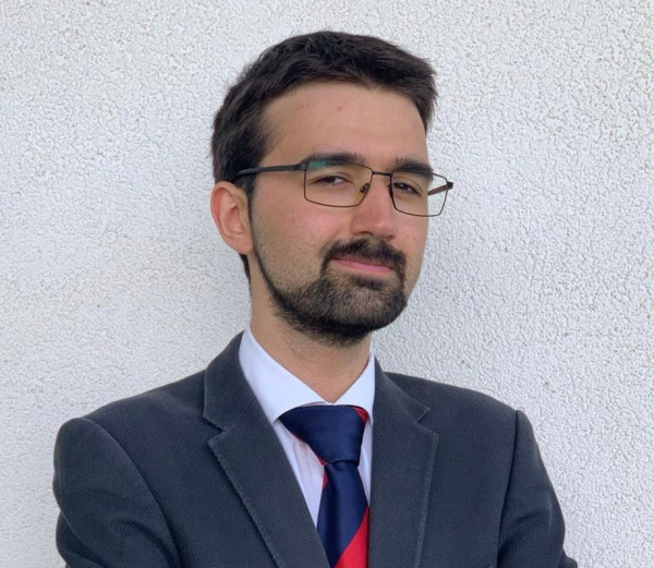Professional photo of Peter Bozakov
